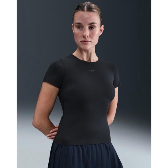 Nike Tops - Nike Form Women's Short-Sleeve Top NWT